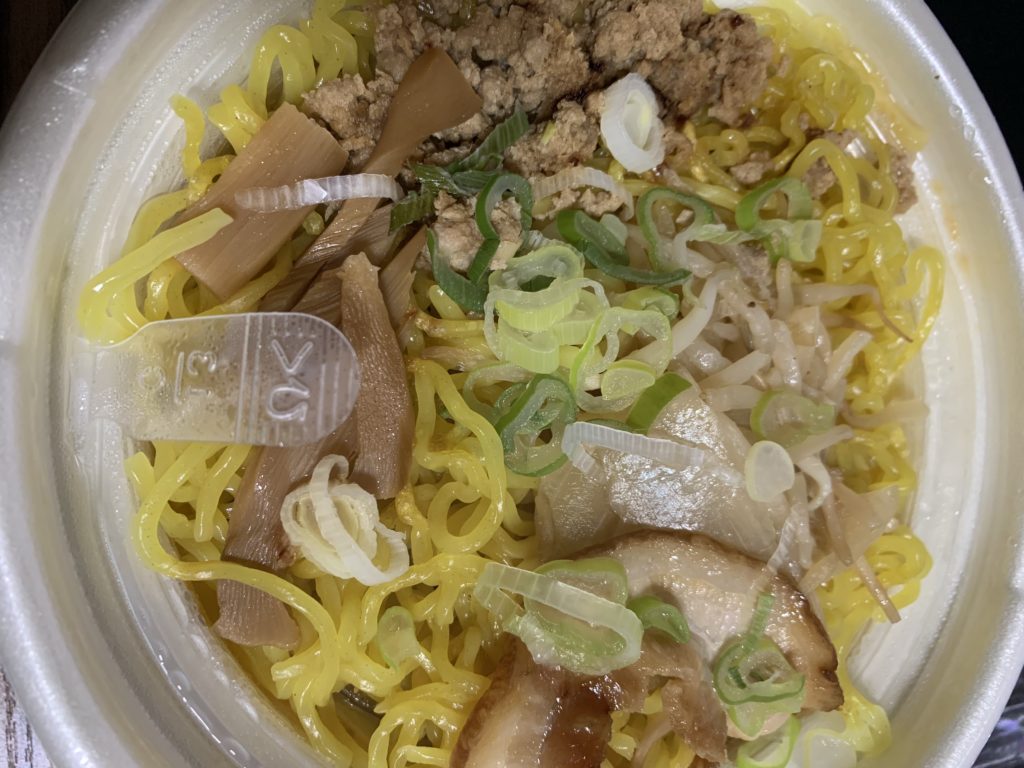 すみれ監修 札幌濃厚味噌ラーメン麺・具材